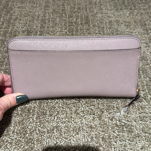 Kate Spade saffiano leather taupe/dusty purple zip-around wallet - Picture 2 of 4